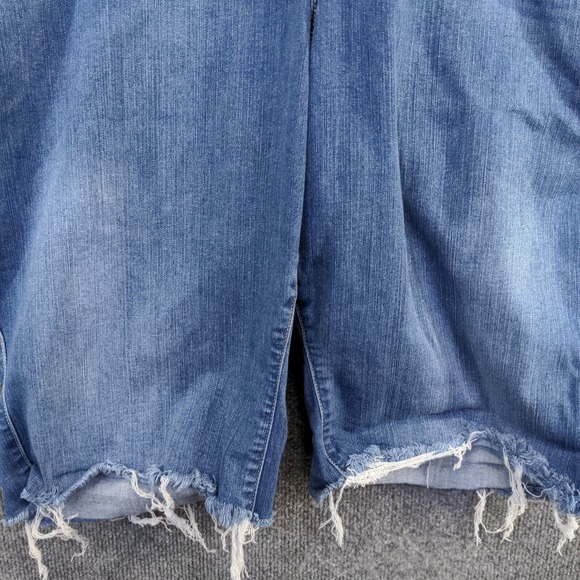 Torrid Women's Bombshell Flare Cut Off Jean Shorts Blue Size 26 Cotton Blend - Picture 7 of 11
